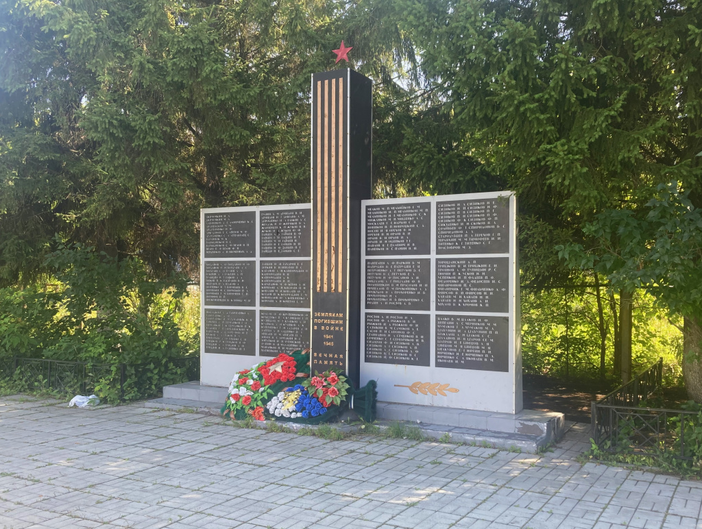Памятник павшим на фронтах Великой Отечественной войны, село Сокур