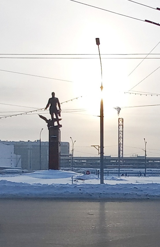 Памятник А. И. Покрышкину на пл. Маркса
