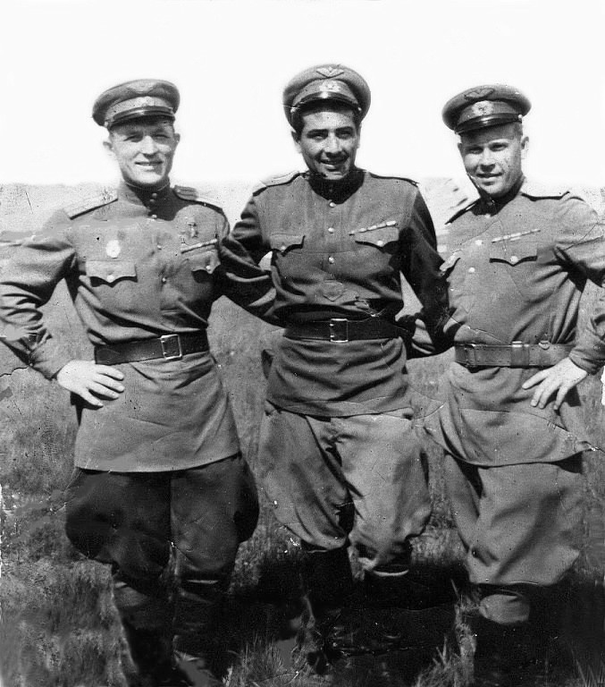1945 год, Победа. Журавков - слева
