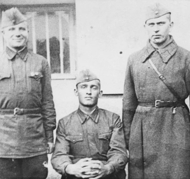 Иван Ландик с боевыми товарищами