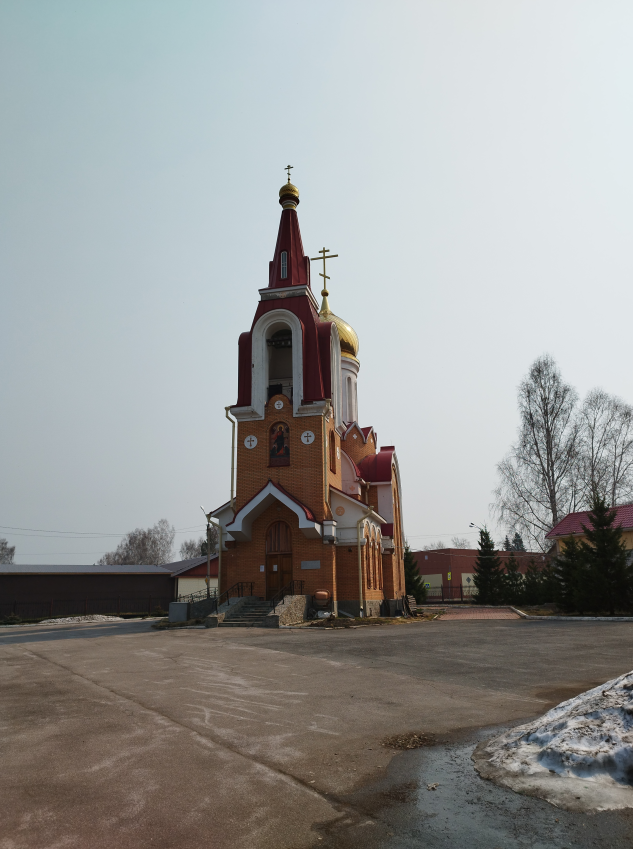 Церковь во имя Архистратига Михаила Архангела (2008 г.) в Болотнинском городском парке. Фотография Евгения Терентьева, 2023 г.